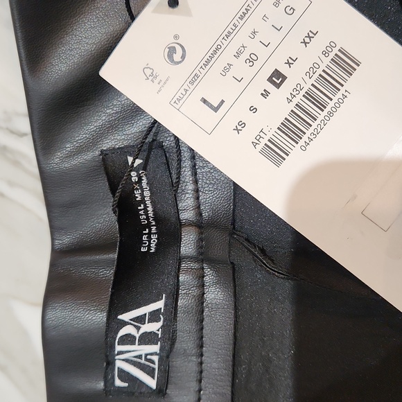 Zara Black High Waist Faux Leather Shorts Sz L - Picture 2 of 4